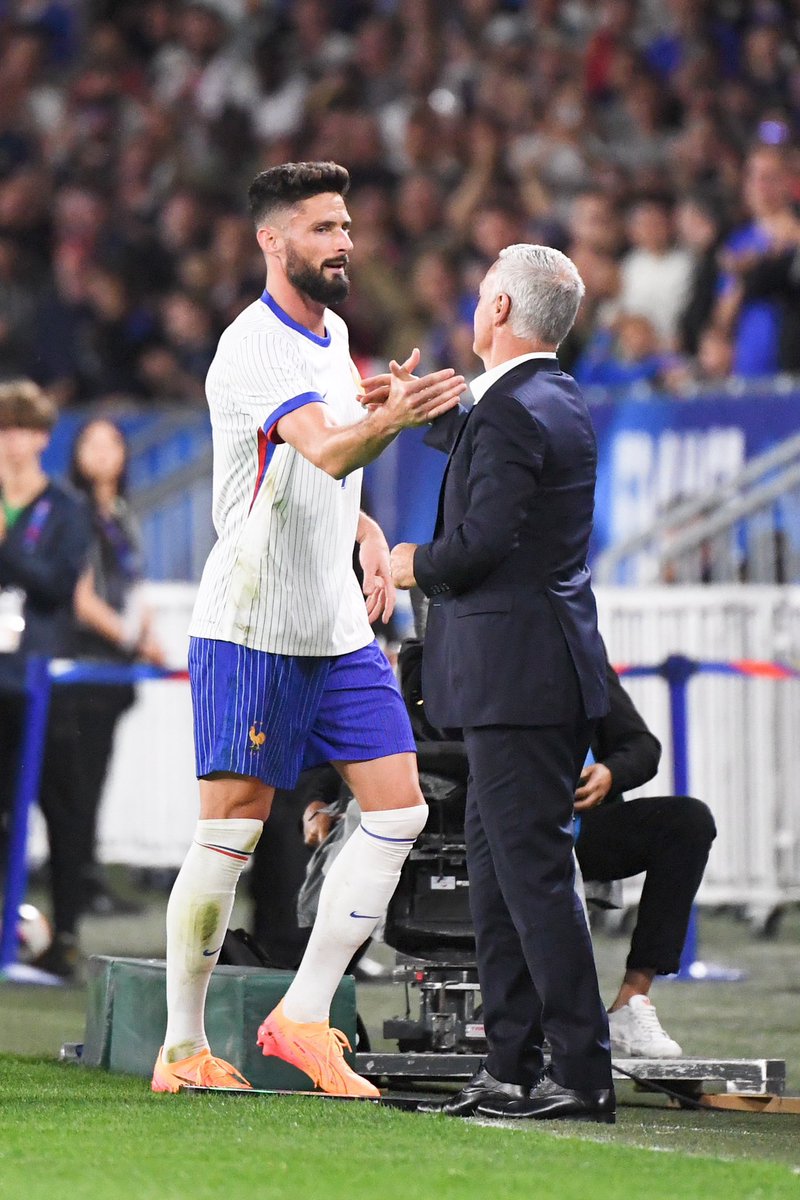 _BeFootball's tweet photo. 🚨 Trezeguet sur Giroud 🇫🇷✨ :

« Il a inscrit 57 buts en sélection, 𝗲𝘅𝗰𝘂𝘀𝗲𝘇 𝗱𝘂 𝗽𝗲𝘂. Quand on dépasse la barre des 50 buts, ça témoigne d’un niveau de performance sur la durée. Il mérite d’être félicité pour sa carrière exceptionnelle. Bravo Olivier. »

(@le_Parisien) https://t.co/LED8JK20ZE