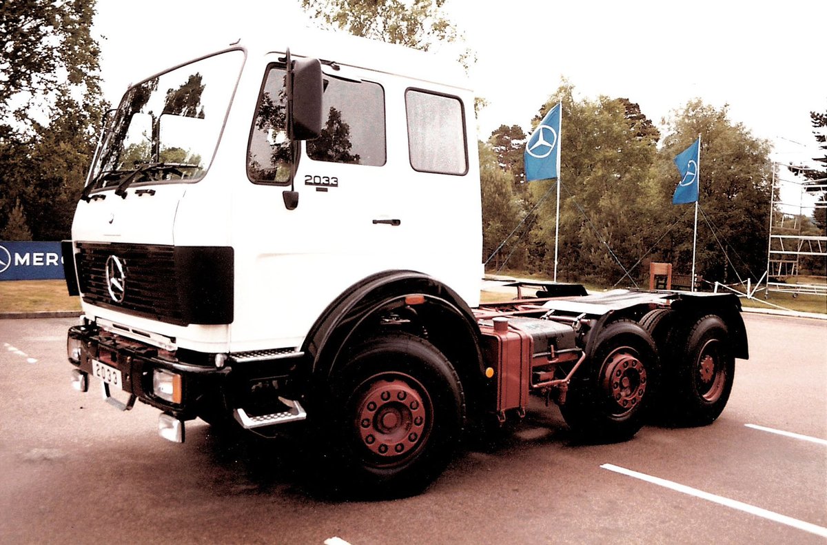 MidsTruckVan's tweet image. We have another #ThrowbackThursday for you today! This white New Generation 2033 6X2 tractor unit was photographed by Alan Botherway, circa 1990's, at Aviemore Scotland.

Share your own throwback photos in the comments!

@BallyveseyLtd #ClassicVehicles #MercedesBenzTrucks
