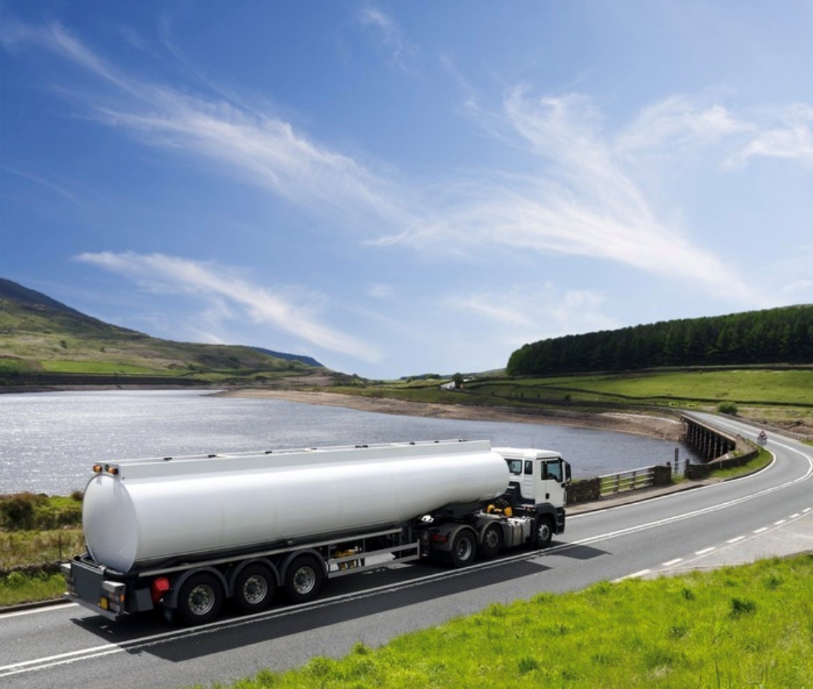 UK_TSA's tweet photo. 🗣️"The Downstream Fuel Distribution Forum strongly supports the recruitment of new drivers and recognises the critical need for extensive training and assessment of potential newcomers"

✔️ Find out more in the latest edition of  #Insightmag [pp. 4-5] ➡️ https://t.co/CkW6LvGHor https://t.co/8YMk9PEiBc