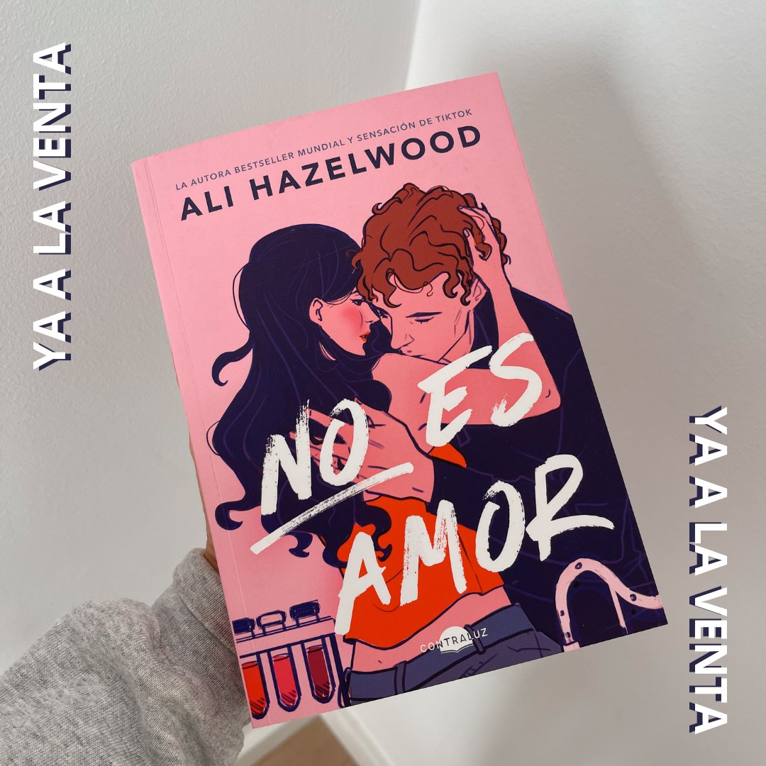 🧪 YA A LA VENTA 🧪
Por fin podemos gritar que No es amor, de Ali Hazelwood, YA ESTÁ A LA VENTA 🥳👏🏼 Sí, habéis leído bien, la nueva novela de la reina del romance ya está disponible en todos los puntos de venta habituales 😏
Y yo os pregunto... ¿vais a quedaros sin ella? 🤫