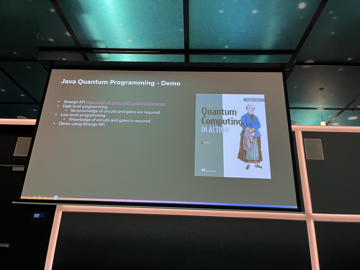 Susivic's tweet image. Quantum computing at #jspring by Yassin Asri with a demo using Strange API as written about by @johanvos in his book. #braincandy