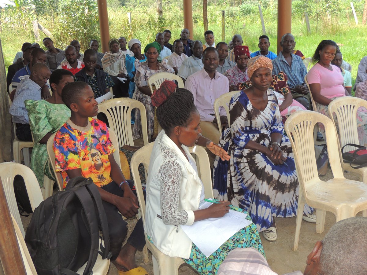 TUNADO_Bees's tweet photo. Happening Now:
#MACBEE project review meeting @celebratehopem in Kyotera. Its a year remaining to end this project but we are grateful that farmers appreciate the work of bees and attribute it to the bumper harvests of coffee in this season @WoordenDaad @fortunecoffeeNL https://t.co/NUFxZfWjZG
