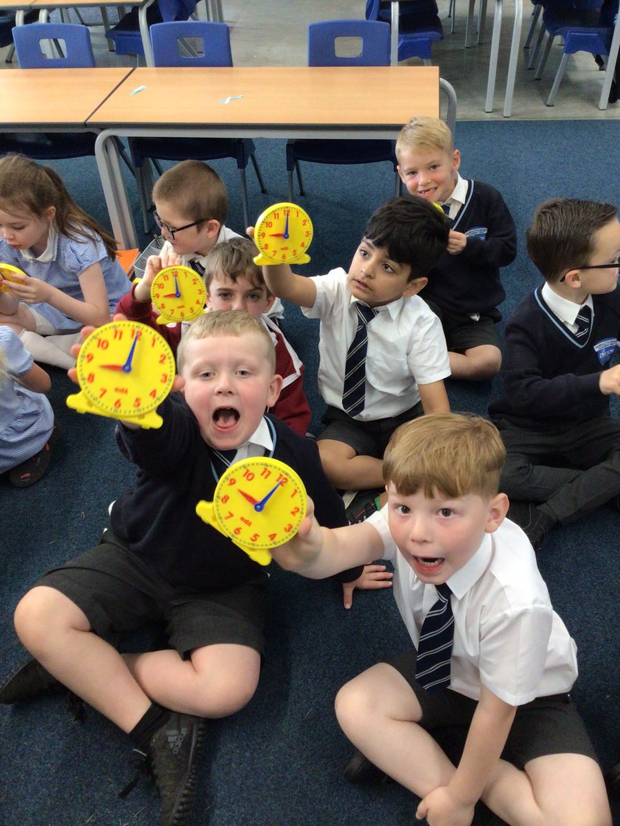 ditton_ps's tweet photo. 1RD have been learning to tell the time to o’clock today in maths. They arranged numbers to understand the positions on the clock then we used clocks to set various times. 🕒🕘🕓🕖 #DittonPrimaryMaths https://t.co/bBXhZ43cVE