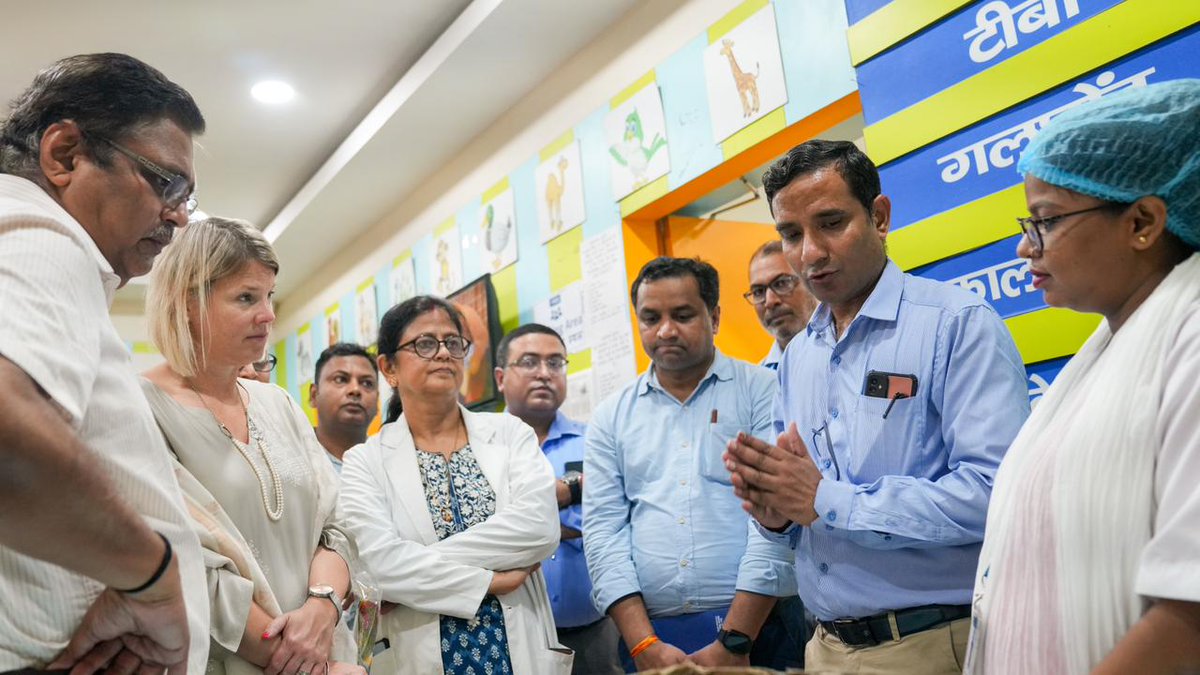 UNDP_India's tweet photo. Today, @UNDP_India Head, @istschan, visited a health centre🏥 in #Bihar &amp; observed some of 🇮🇳’s pioneering digital healthcare platforms, #eVIN, #CoWIN &amp; #UWIN pilot, delivering vaccines at the last mile.

@UNDP is proud to support Govt of Bihar in ensuring vaccine equity for all. https://t.co/SAmxbvVDGG