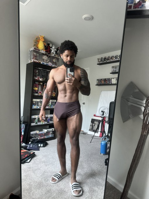 Ricosfit AKA Milk Man🥛❤️‍🔥 FREEONLYFANS ❤️‍🔥 - 1 pic. Good morning 🤩 I need a rub down 😮‍💨 You got me? 👀 https://t.co/S7ogVunYED