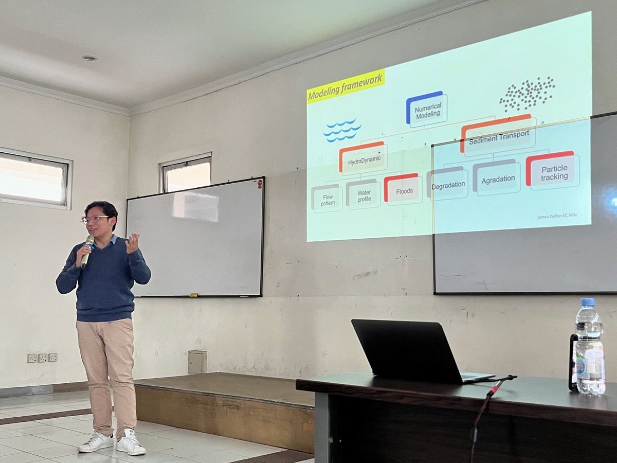 Our happy faces after class at <a href="/UGMYogyakarta/">UGM</a>. Thank you <a href="/idasadja/">Wakhidatik Nurfaida</a> for having me for a guest lecture on river and hydraulic structure modeling with your students. Cheers ✌️