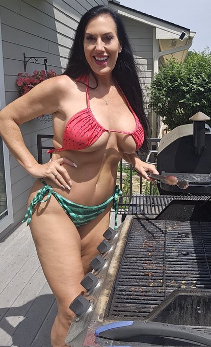 Watermelon bikini.😛 Hot or not? https://t.co/fLFkMdYhyg