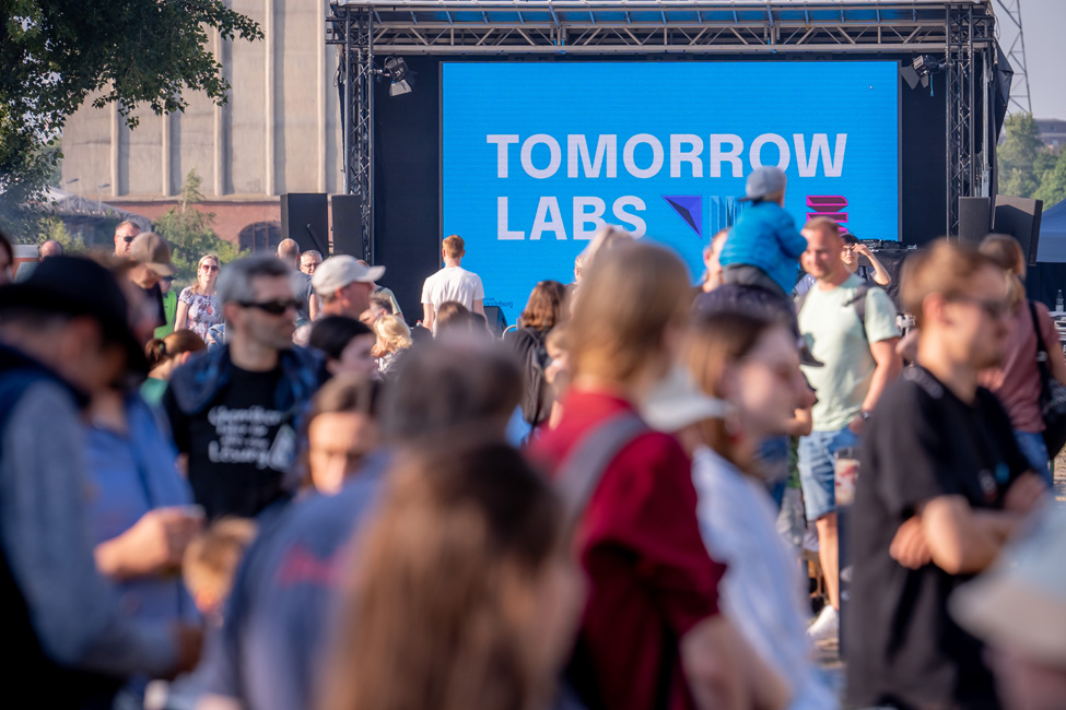 Die Premiere von „Tomorrow Labs“ war ein voller Erfolg! Besucher genossen interaktive Wissenschaftspräsentationen in entspannter Atmosphäre mit toller Musik. Thema: Wie wollen wir zukünftig leben und arbeiten? 🏙️📷 Zu den Eindrücken: med.uni-magdeburg.de/tomorrowlabs24…