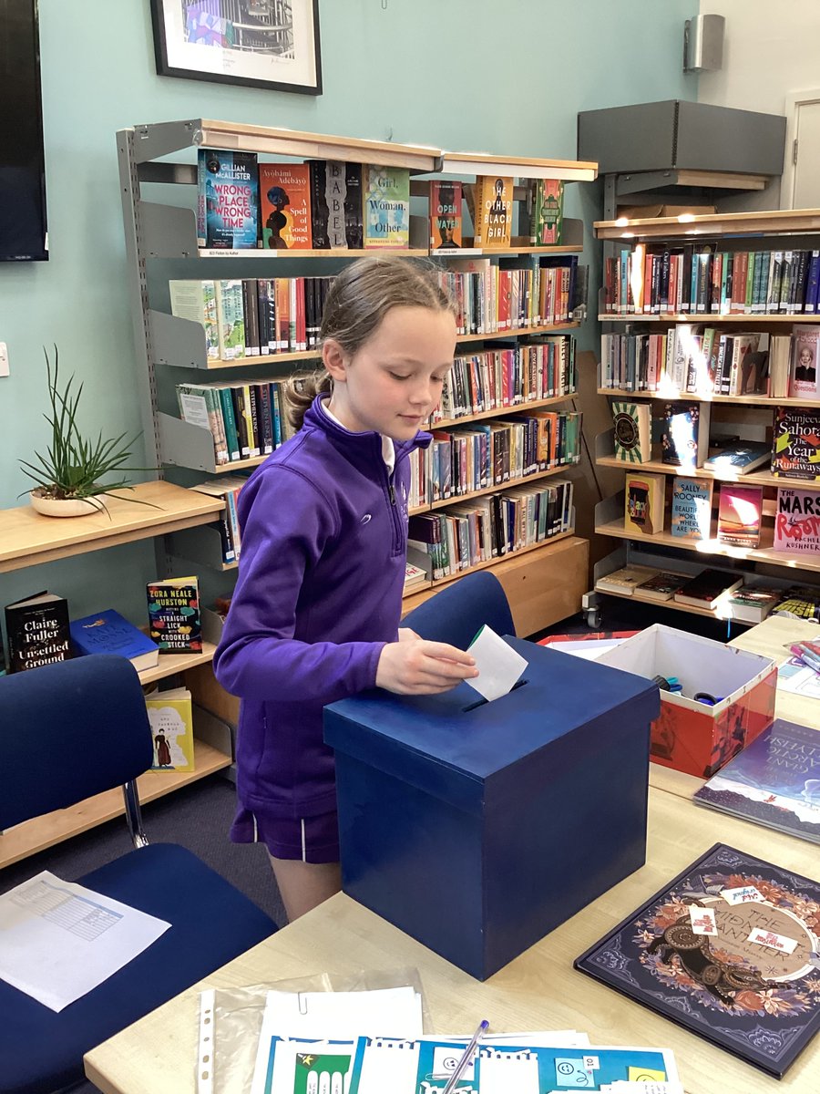 Putney High Library tweet media