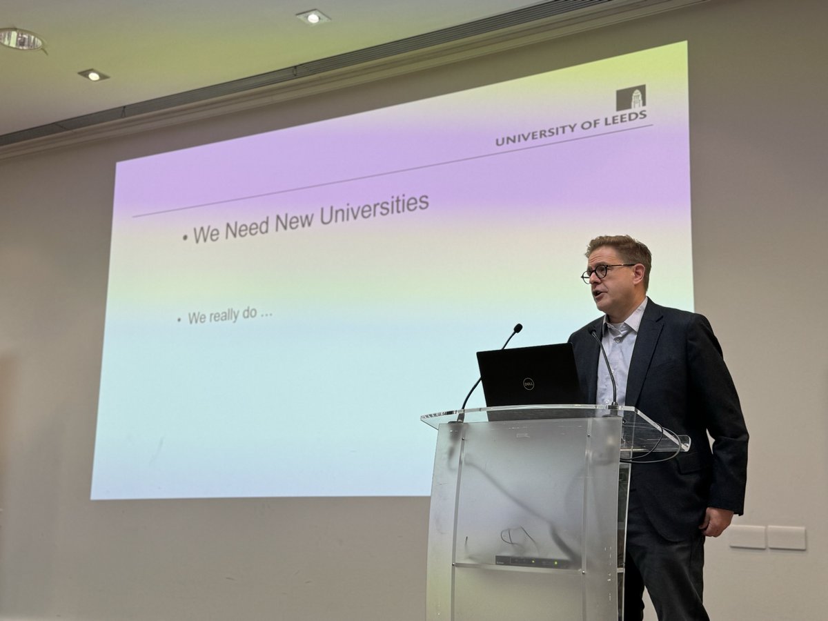 PebblePad's tweet photo. Time for the keynote speaker for today from Jeff Grabill, Deputy Vice-Chancellor: Student Education from @UniversityLeeds ✨

 #PebbleBash https://t.co/nSHRGUUAMn