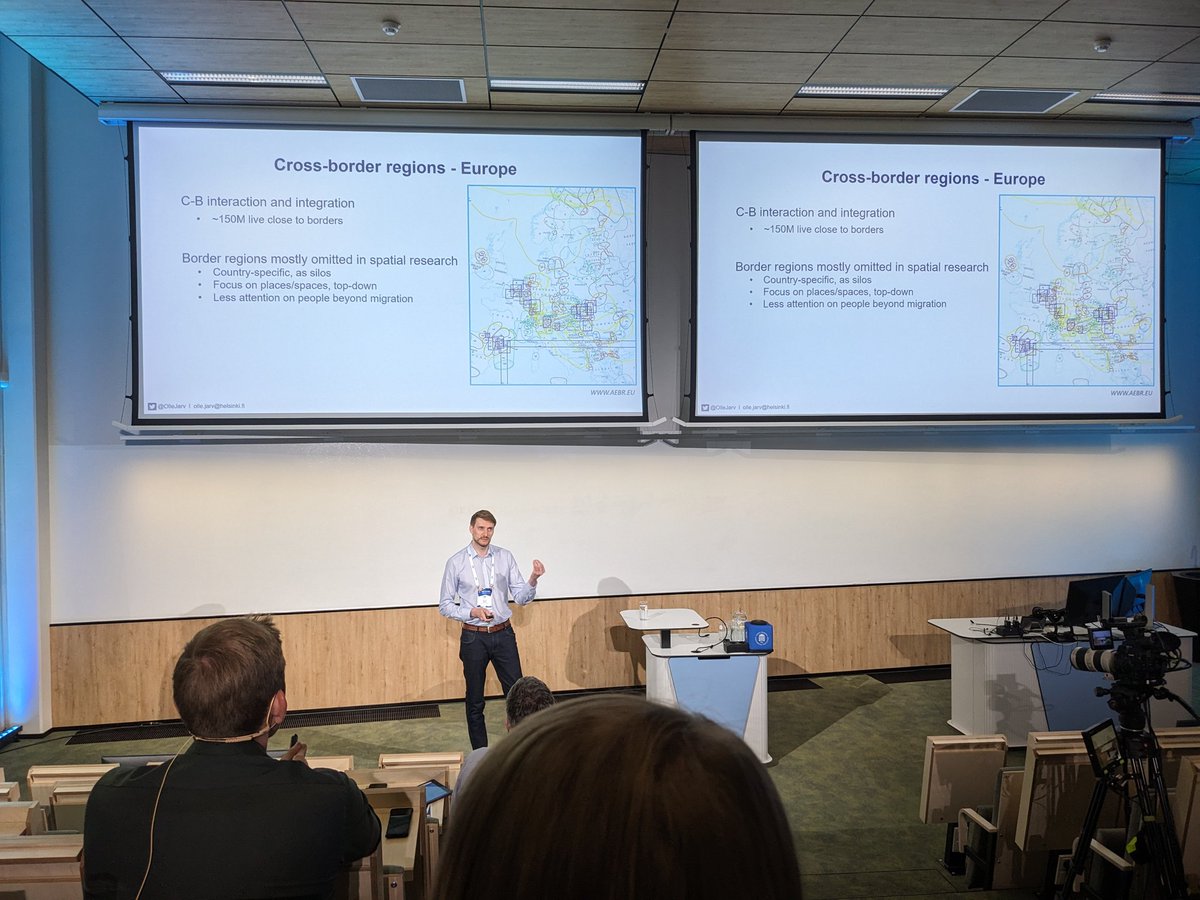 Tuomas Väisänen 📼 🇺🇦 vis.social/@waeiski (@waeiski) on Twitter photo Currently at #MobileTartu we have <a href="/OlleJarv/">Olle Järv 🇺🇦</a> presenting the #borderspace project which examines human mobility across national borders in Europe using mobile big data.
The session is a full-on <a href="/digigeolab/">DigitalGeographyLab</a> takeover with 4 of the 5 presenters affiliated with the lab 😎 Currently at #MobileTartu we have <a href="/OlleJarv/">Olle Järv 🇺🇦</a> presenting the #borderspace project which examines human mobility across national borders in Europe using mobile big data.
The session is a full-on <a href="/digigeolab/">DigitalGeographyLab</a> takeover with 4 of the 5 presenters affiliated with the lab 😎