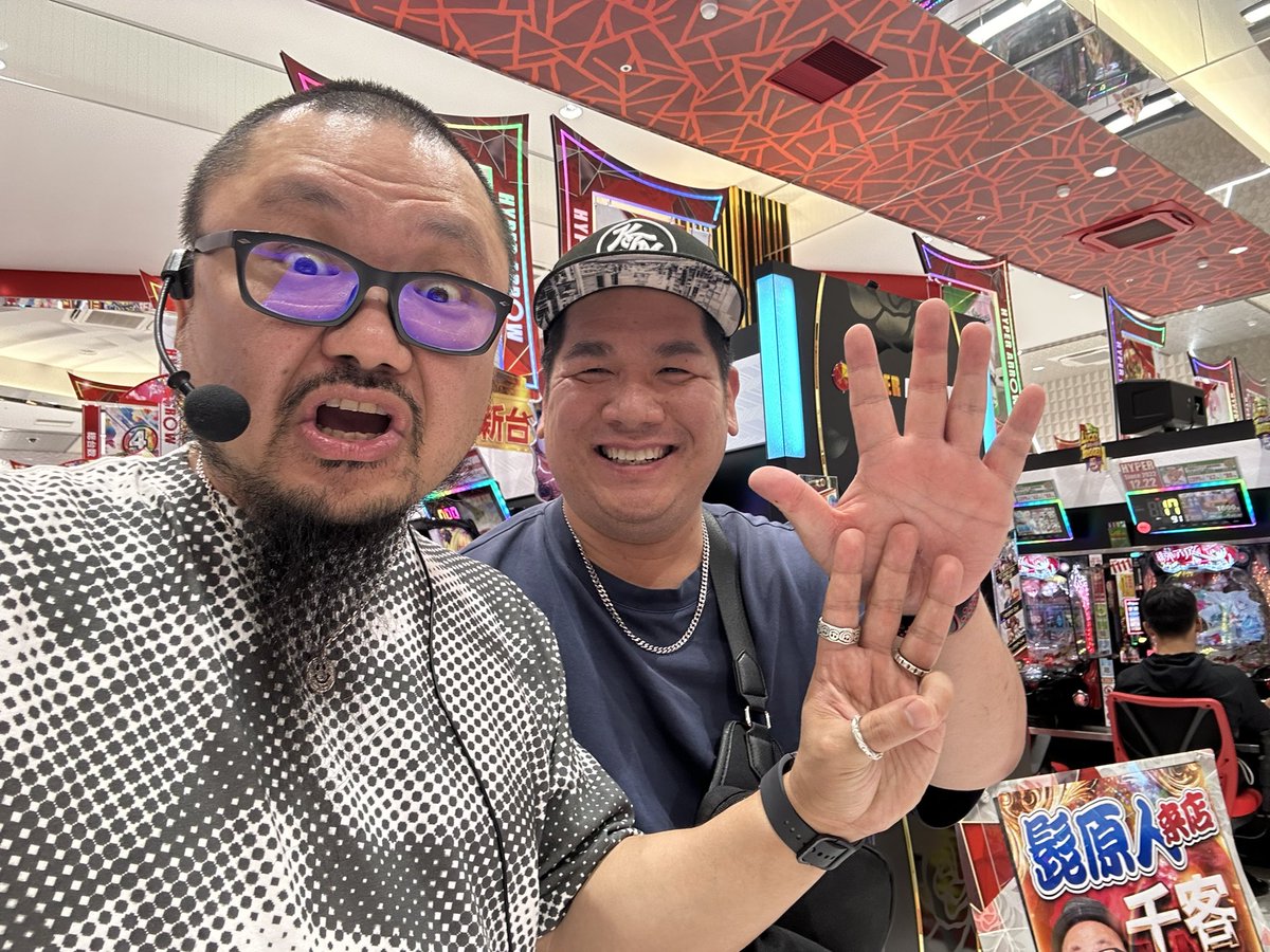ktm_9213's tweet photo. 今日は髭原人さんに会いに行ってきました！
ちゃんと対応してくれてサイコーでした！
さらにヴヴヴで8000枚😍

#髭原人 https://t.co/lePYQd87ea