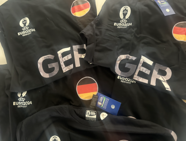 <a href="/brinkertlueck/">brinkertlück</a> #WeAreUnitedByFootball 
@EURO2024 <a href="/DFB_Team/">DFB-Team</a>