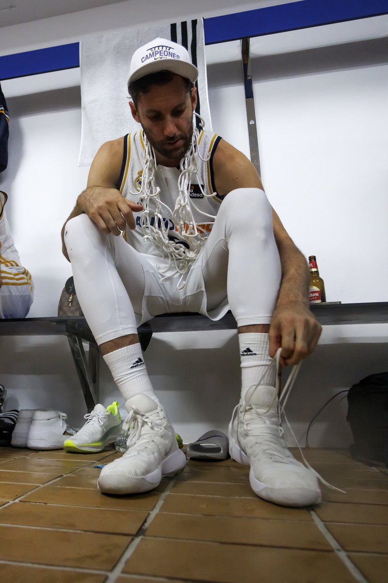 CampusRudy's tweet photo. ⭐️ RUDY FERNÁNDEZ FARRÉS ⭐️

🏆 CAMPEÓN DE @ACBCOM 2024

 #Retirada #Baloncesto #Campus #RF5 #RealMadrid https://t.co/1cJVXERRIo