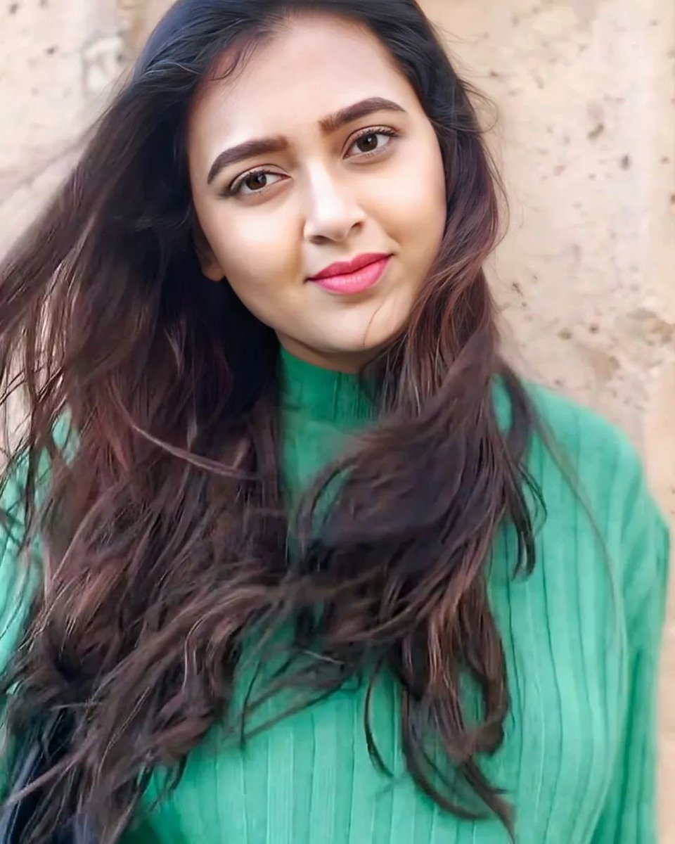 She is looking so pretty 😍✨❤
Our Prettiest Doll 😘❤
She always keep smiling &amp; shining ✨

Evil Eyes off Tejasswi 🧿

#TejasswiPrakash #TejaTroops 
<a href="/itsmetejasswi/">Tejasswi Prakash</a> #TejRan