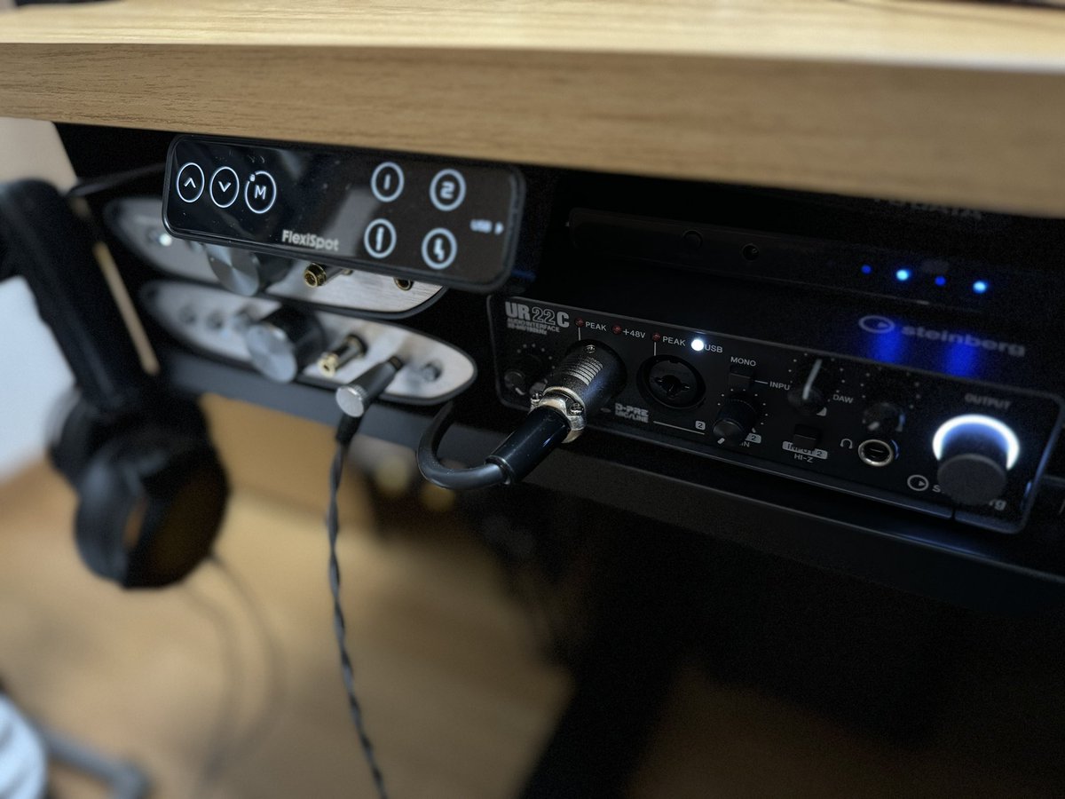 youji_tsumige's tweet image. 昇降機能付きデスク買ってみた😎
#FlexiSpot
#E7H