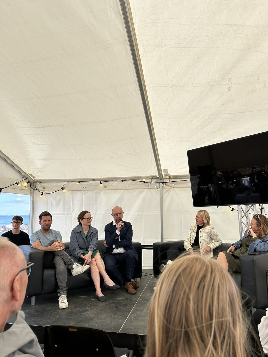 Danske Gymnasier (@danskegymnasier) on Twitter photo Spændende debat om kunstig intelligens i uddannelsessystemet med Thore Husfelt, <a href="/b_dtcher/">Maja Bødtcher-Hansen</a> <a href="/JesperVangkilde/">Jesper Vangkilde</a> <a href="/ida_eb/">Ida Ebbensgaard</a> godt modereret af <a href="/christianevejlo/">Christiane Vejlø</a> på #fmdk Spændende debat om kunstig intelligens i uddannelsessystemet med Thore Husfelt, <a href="/b_dtcher/">Maja Bødtcher-Hansen</a> <a href="/JesperVangkilde/">Jesper Vangkilde</a> <a href="/ida_eb/">Ida Ebbensgaard</a> godt modereret af <a href="/christianevejlo/">Christiane Vejlø</a> på #fmdk