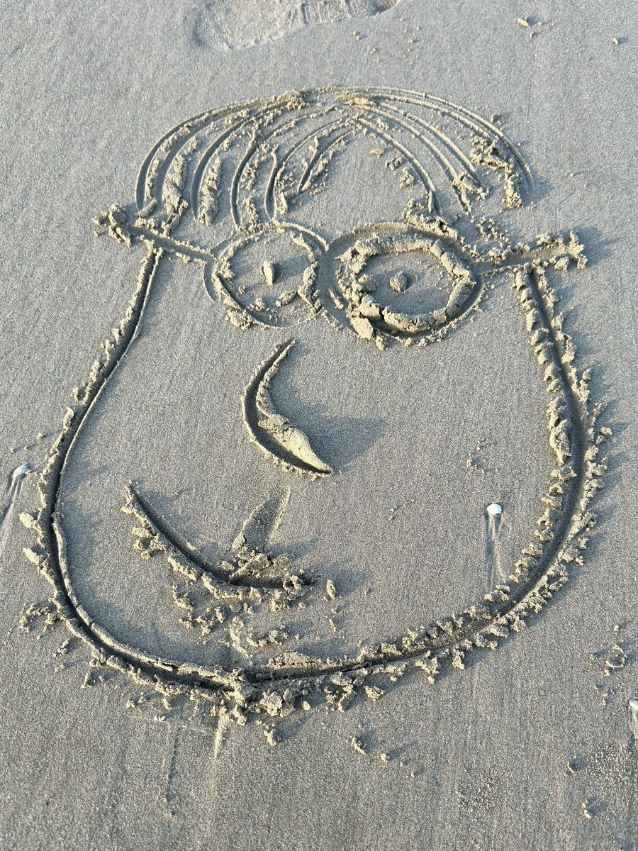 That’s a wrap on filming for our documentary! We needed some dreamy shots for the edit that is almost complete…a wonderful evening spent on the beach 💛
@ThomasElliottG <a href="/todaywiththeCJB/">Cameron Brown</a> Editor Max O’Toole <a href="/_paulwoodward/">Paul Woodward</a> 👊