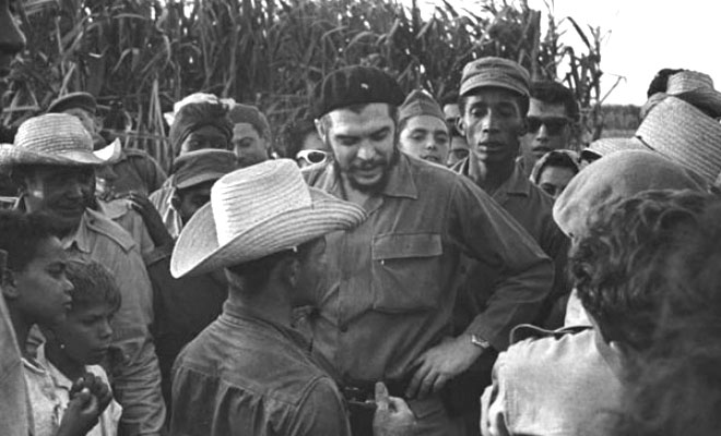 Lo dijo el Che: "El día que dejemos de aprender, (...) o hayamos perdido nuestra capacidad de contacto o de  intercambio con el pueblo (...) habremos dejado de ser revolucionarios". #CheVive