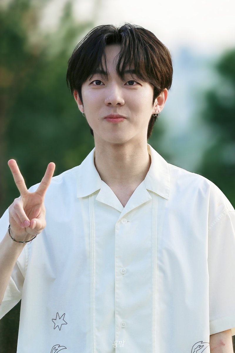 _dragonpony's tweet photo. 240609 망원한강공원 버스킹

햄규 브이 중덕이다 ✌🏻
#드래곤포니 #dragonpony #안태규 https://t.co/zxAzn4WOQE