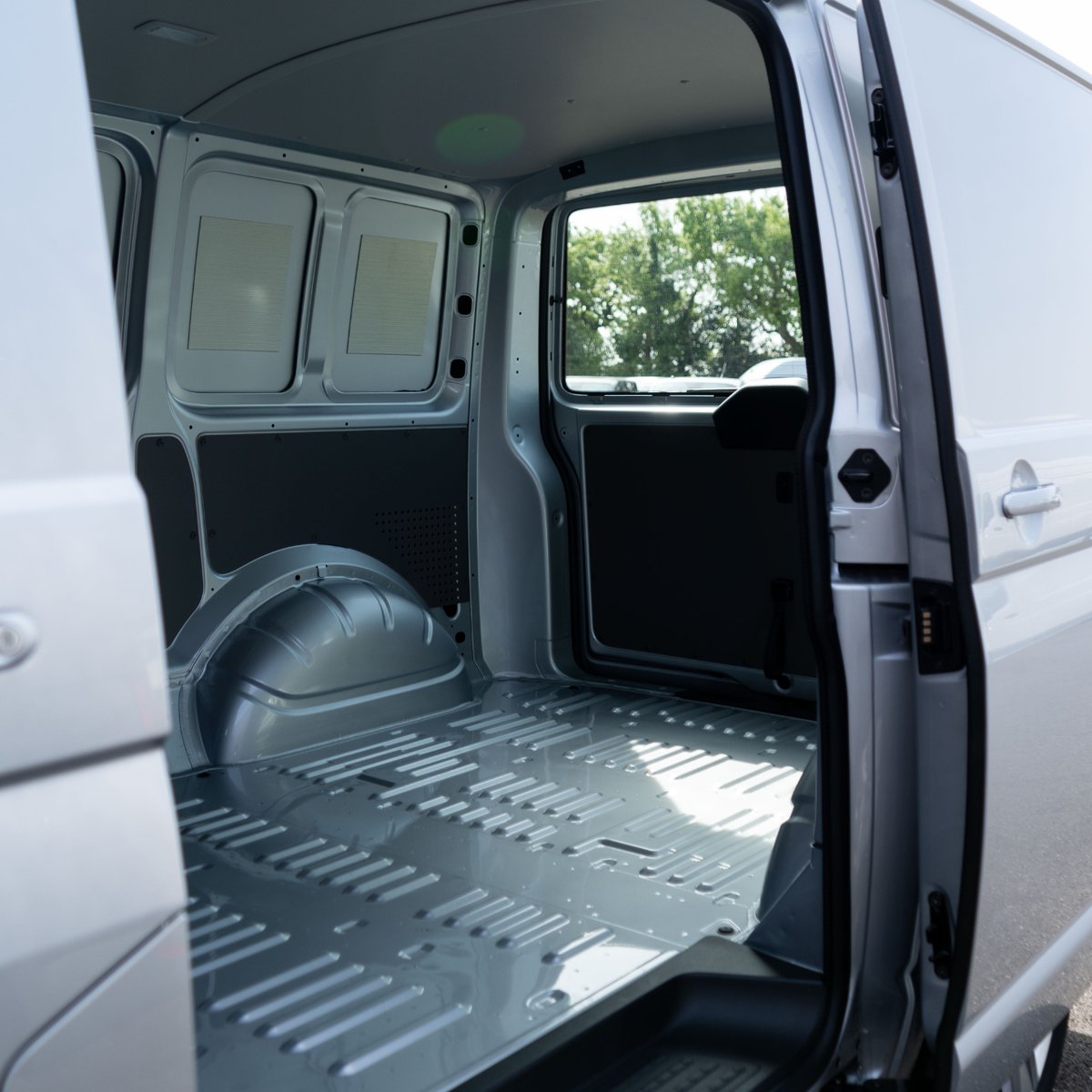 SimplyUsedVans's tweet photo. 🙌 Experience unmatched versatility with the VW Transporter at Simply Vans Swansea. Whether it's business deliveries or weekend getaways, this reliable workhorse is your ultimate travel companion.

Listing: https://t.co/Ezusi1whs0

#CommercialVans | Simply Vans https://t.co/dUYl2PhN95