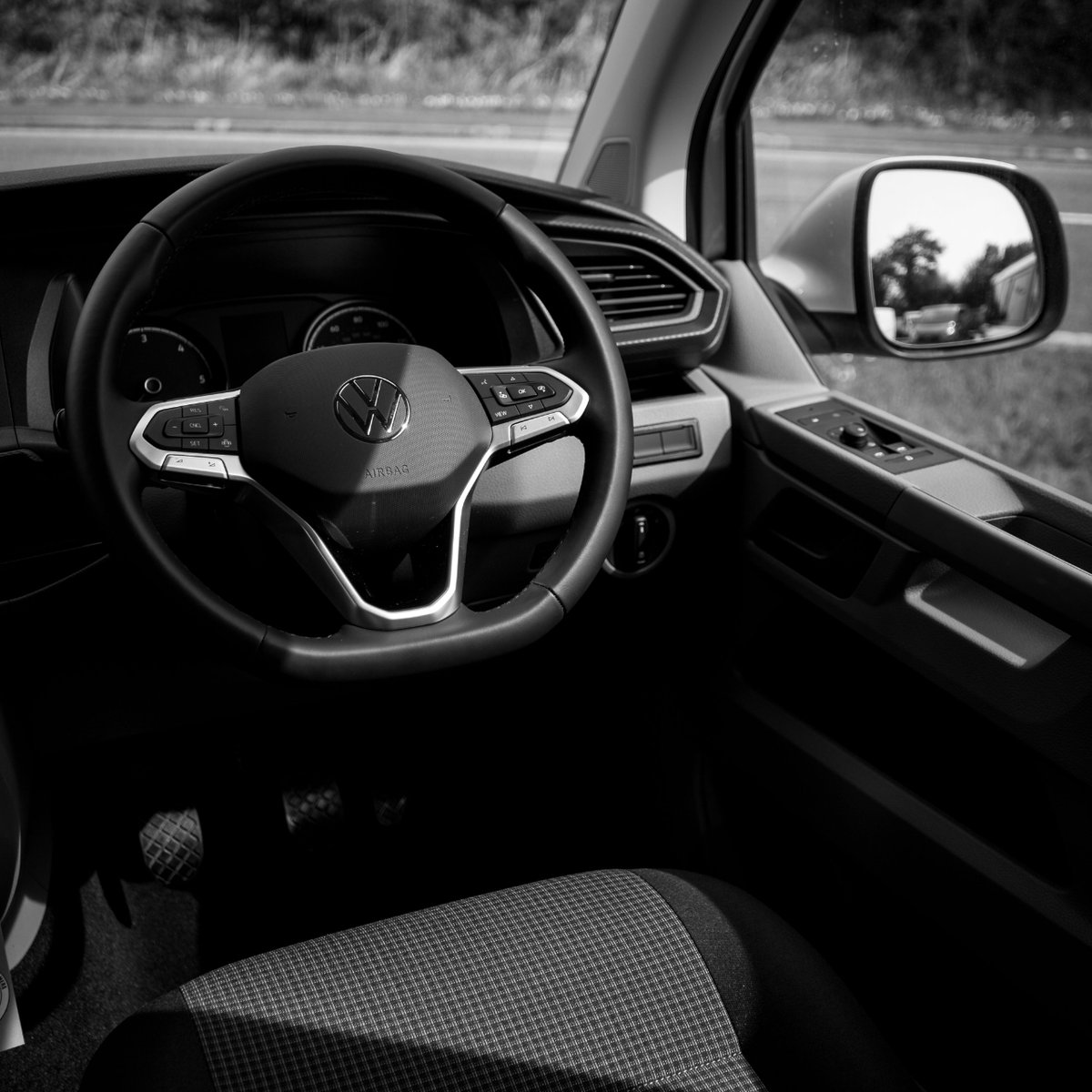 SimplyUsedVans's tweet photo. 🙌 Experience unmatched versatility with the VW Transporter at Simply Vans Swansea. Whether it's business deliveries or weekend getaways, this reliable workhorse is your ultimate travel companion.

Listing: https://t.co/Ezusi1whs0

#CommercialVans | Simply Vans https://t.co/dUYl2PhN95