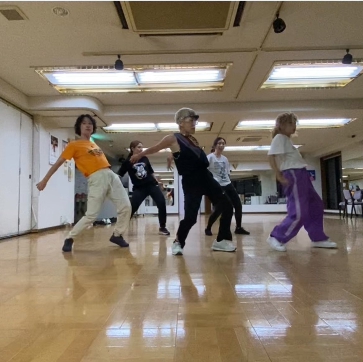 水曜日のアフロダンスクラス。板橋スタジオはコンゴのndombolo（ンドンボロ）をやりました！
来週は2分のステップドリルからしっかり振り付けの基礎をやります！
#アフロダンス #板橋 #ダンスクラス #初心者 #ndombolo #ンドンボロ