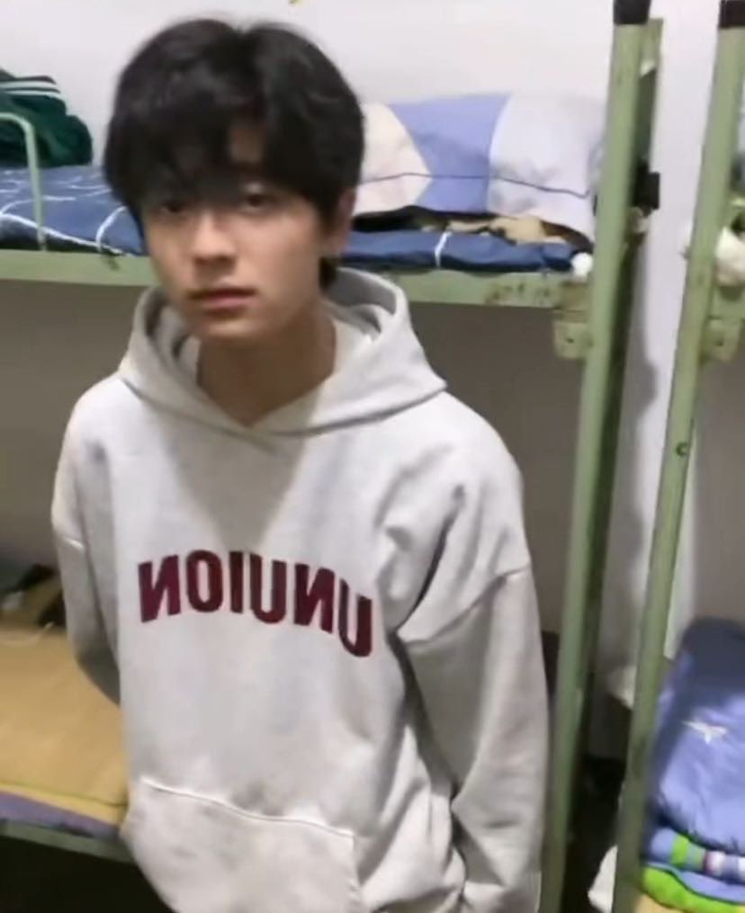 重庆万州直男，便宜卖菊花: 17347708292