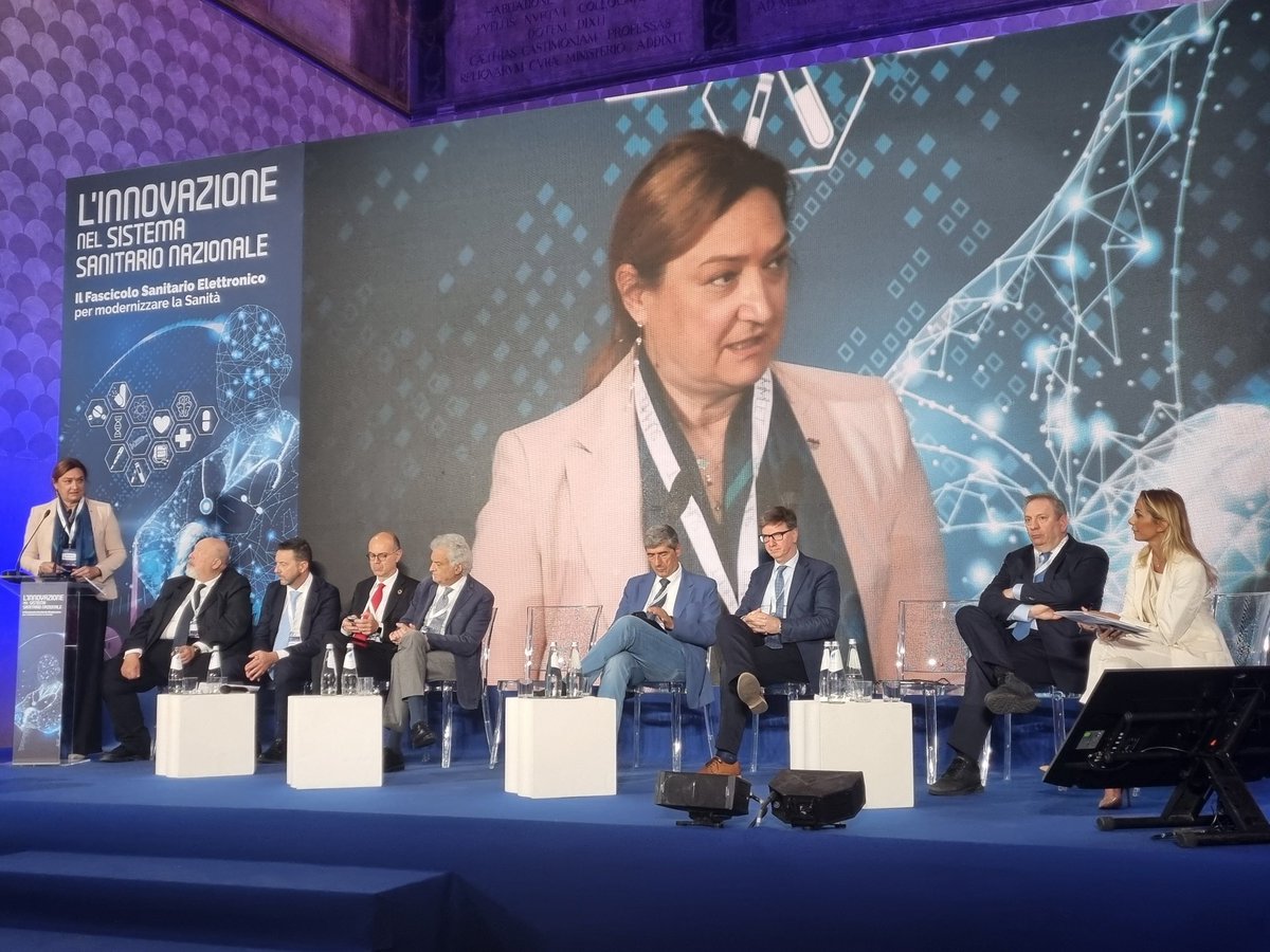 FNInfermieri's tweet photo. Con il sottosegretario @AlessioButti_ e #Summeet la #FNOPI ha portato il suo contributo alla duegiorni organizzata a #Roma sul tema dell'innovazione nel #SSN. 
Focus sul fascicolo sanitario elettronico. https://t.co/hfznhcnCK3