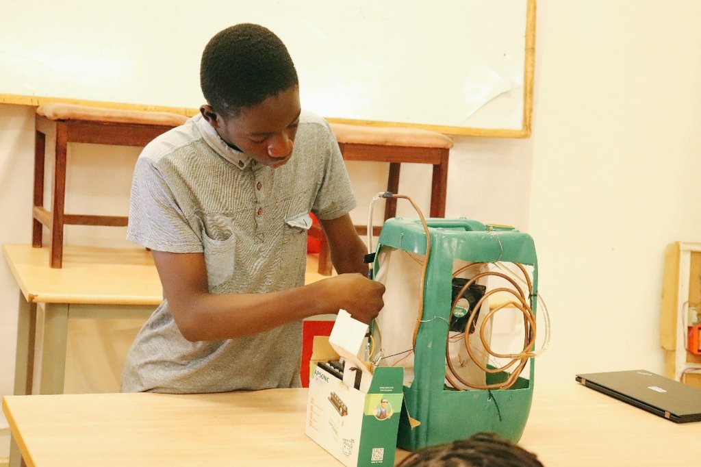 AlouKoniba's tweet image. Camp STEM &amp;amp; Robotique
#RobotsMali 
Notre camp STEM &amp;amp; Robotique commence en Août 2024. Une opportunité pour les jeunes d&apos;apprendre la robotique, la programmation et plein d&apos;autres choses.
Visitez notre site : RobotsMali.org