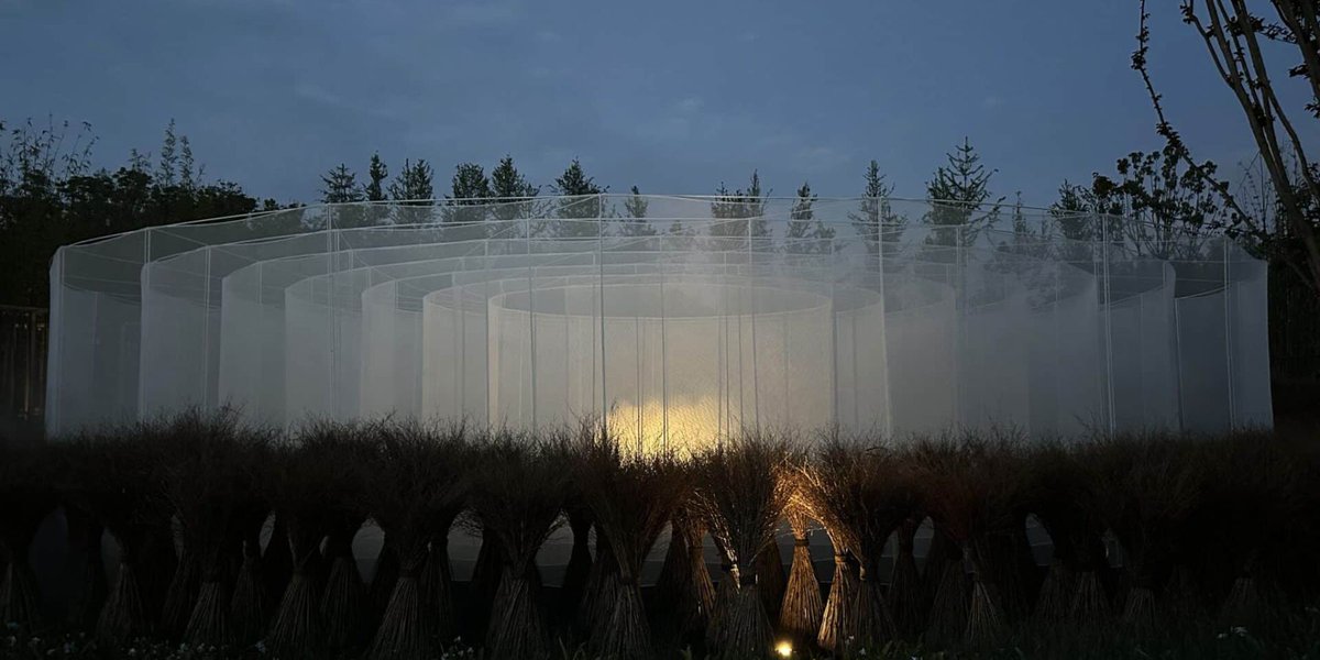 designboom's tweet image. TLS' bamboo maze installation wrapped in mesh emits a luminous mist in chengdu buff.ly/3XiZYYf
