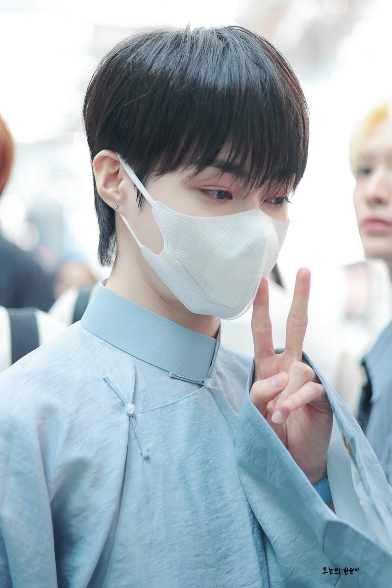 OnlyOne_HB's tweet photo. 𝐏𝐫𝐞𝐯𝐢𝐞𝐰˚
240613  

#템페스트 #TEMPEST #냥이뷰 
#한빈 #HANBIN #오늘의한빈 https://t.co/7VEulGfdD9