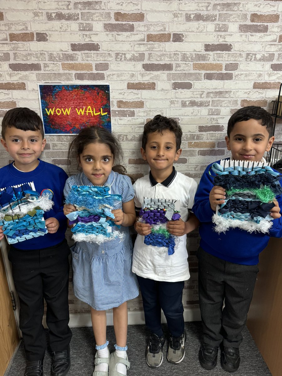 stsilasschool's tweet photo. These children have shown such endurance to complete some fantastic weaving in their Y1 art lessons. Well done! https://t.co/Txe8IeYZVK