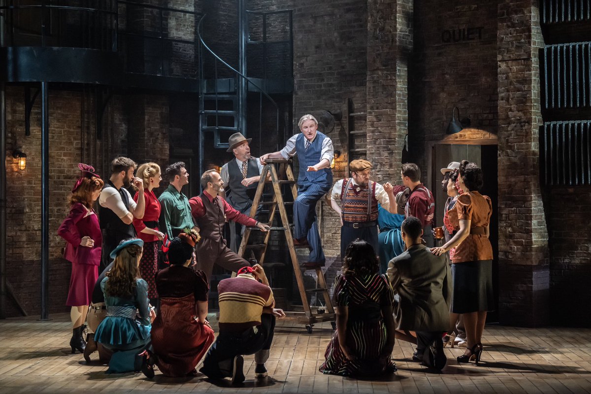 Production photography for <a href="/KissMeKateUK/">Kiss Me, Kate</a> is just “too darn hot”! 🎭

📸 by Johan Persson
