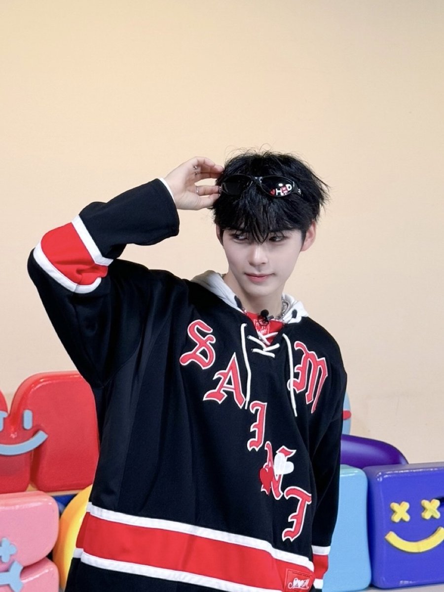 ZB1_official's tweet image. _𝗭𝗘𝗥𝗢𝗙𝗢𝗖𝗨𝗦

목요일의 왕자👑
엠카운트다운 달란트 가득 받은 
오늘은 햄씨 탄신일🎉🐹

#ZEROBASEONE #ZB1
#제로베이스원