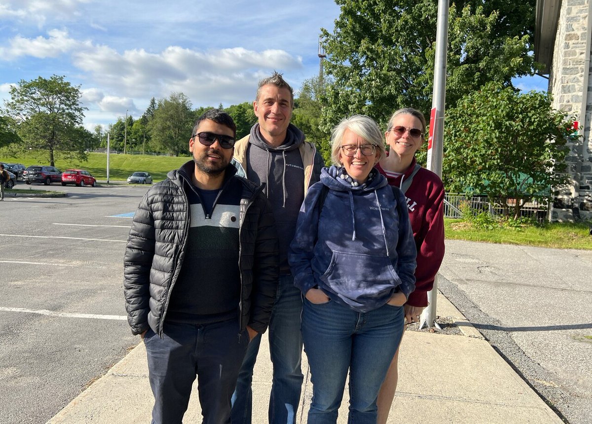 zeldman's tweet image. Automatticians in Mount Royal Park, Montreal, QC, Canada. #automattic #montréal #quebec #québec #canada instagr.am/p/C8JzPQ0OPw_/
