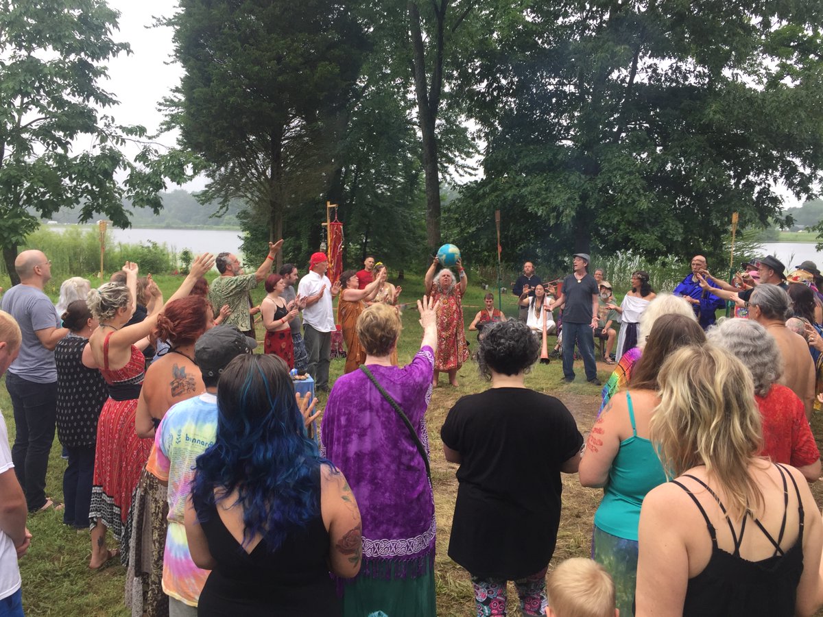 Selena_Fox's tweet photo. #Solstice is coming!  Celebrate the #SacredSun &amp; #PlanetEarth with personal, household &amp; community rituals &amp; gatherings! Learn more: https://t.co/7AQoTKRjBc Photo: #SummerSolstice #Litha #MidSummer #AlbanHefin morning ritual at 2018 #PaganSpiritGathering. #TBT Bright Blessings! https://t.co/YQW9fkNr4A