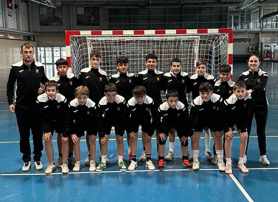 <a href="/acordon81/">alvarocordon</a> <a href="/CDCanteraFS/">c.d.cantera</a> <a href="/cdorvina/">Lacturale Orvina</a> <a href="/CDXOTA/">OSASUNA MAGNA</a> <a href="/GazteBerriak_fs/">GazteBerriak FutSal</a> <a href="/tafafutbolsala/">🅣🅐🅕🅐 𝕗ú𝕥𝕓𝕠𝕝 𝕤𝕒𝕝𝕒</a> 💪 La selección #sub14 masculina realizó una última sesión de trabajo cara al torneo amistoso que va a disputar este fin de semana en tierras aragonesas.

🆚 <a href="/CDCAMINOCIENTA/">c.d. CAMINO CIENTA</a>, #Sala10Zgz, <a href="/ColoColoZaragoz/">Colo Colo Zaragoza</a> y <a href="/ADPirineos/">AD Pirineos</a>.  

El combinado de <a href="/Cgaton10/">Claudia Gaton Penedo</a> viene de jugar otro torneo.