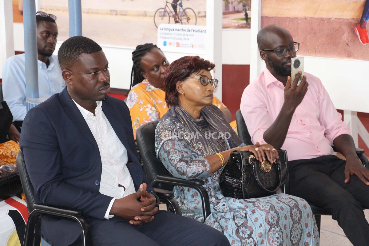 UCAD_Senegal's tweet photo. #CEREMONIE_HOMMAGE
Au Pr Henry Sène, enseignant-chercheur à l’Ecole des Bibliothécaires, Archivistes et Documentalistes #EBAD et ancien Directeur de la #BU, en présence de ses collègues Enseignants-chercheurs, des membres du corps administratif, des étudiants et des membres de sa famille dont son épouse Madame Madeleine Pinto Sène.

Pour lui rendre hommage, #EBAD et la #BU, sous la direction scientifique du Pr Bernard Dione, ont coédité ses œuvres posthumes. Il s'agit d'une trentaine d'articles abordant divers aspects de l'histoire du livre, du manuscrit et des bibliothèques en Afrique francophone. 

« Henry était homme éduqué qui avait beaucoup d’humanité » a confirmé le Pr Mbaye Thiam dans son témoignage.
#ucad #kebetu #senegal #compublique #comdigitale #edition #recherche @EbadUcad @bu_ucad