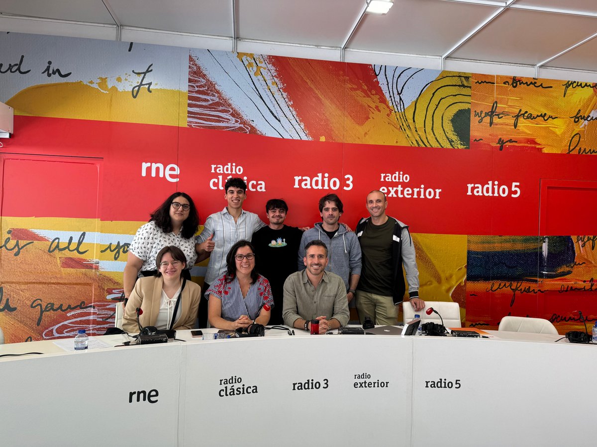 radioclasica's tweet photo. Ayer tuvimos un día especial en #RadioClásica con dos programas en directo desde la @FLMadrid. 
En #LDOnda, Yolanda Criado (@yolandacriado), Fer Blázquez (@ferblazrom) y Alba Paños aprovecharon el lugar y hablaron de las aves del Parque del Retiro.

🔊https://t.co/BPjb0RK5Cl https://t.co/kXcFXYMUKR