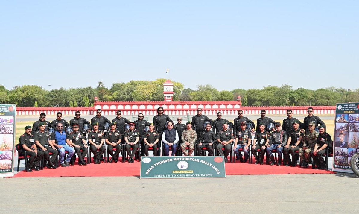 #KVDRajatJayanti

Honouring the unwavering valour &amp; sacrifice of our #Bravehearts who etched their names in the annals of history!!

Commemorating #25YearsofKargilVijay, #IndianArmy #DrasThunderMotorcycleRally was flagged off by #LtGenUpendraDwivedi #VCOAS alongwith #KargilWar