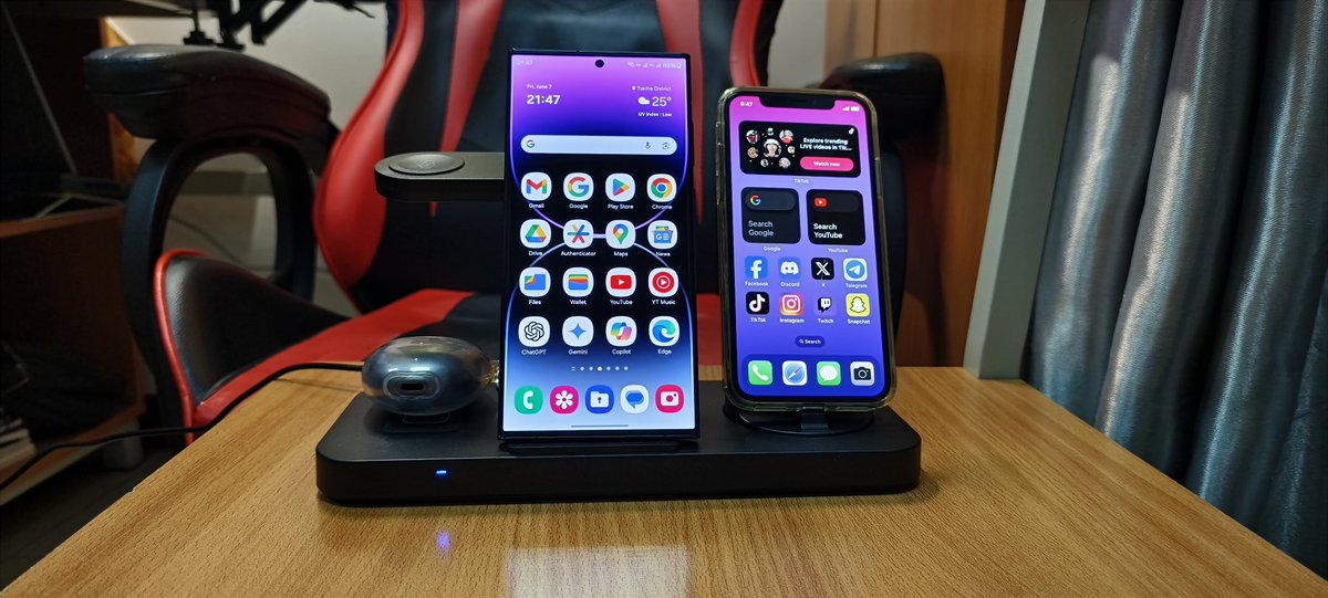 dawn_inator_lzl's tweet photo. I announce dat the age of wireless charging is coming now!!
I can charge my android, iPhone and earbuds all at once. https://t.co/COdypCXel7