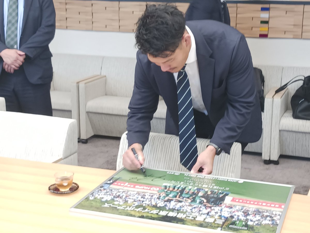 nagasakihisho's tweet photo. 【三菱重工相模原ダイナボアーズ　表敬訪問】
令和6年6月13日に、三菱重工相模原ダイナボアーズの皆さまが長崎市役所を訪れ、鈴木市長へ、ジャパンラグビーリーグワンのシーズン終了の報告をしていただきました。
#市長行動録 #長崎市 #三菱重工相模原ダイナボアーズ https://t.co/6QefiRgggA