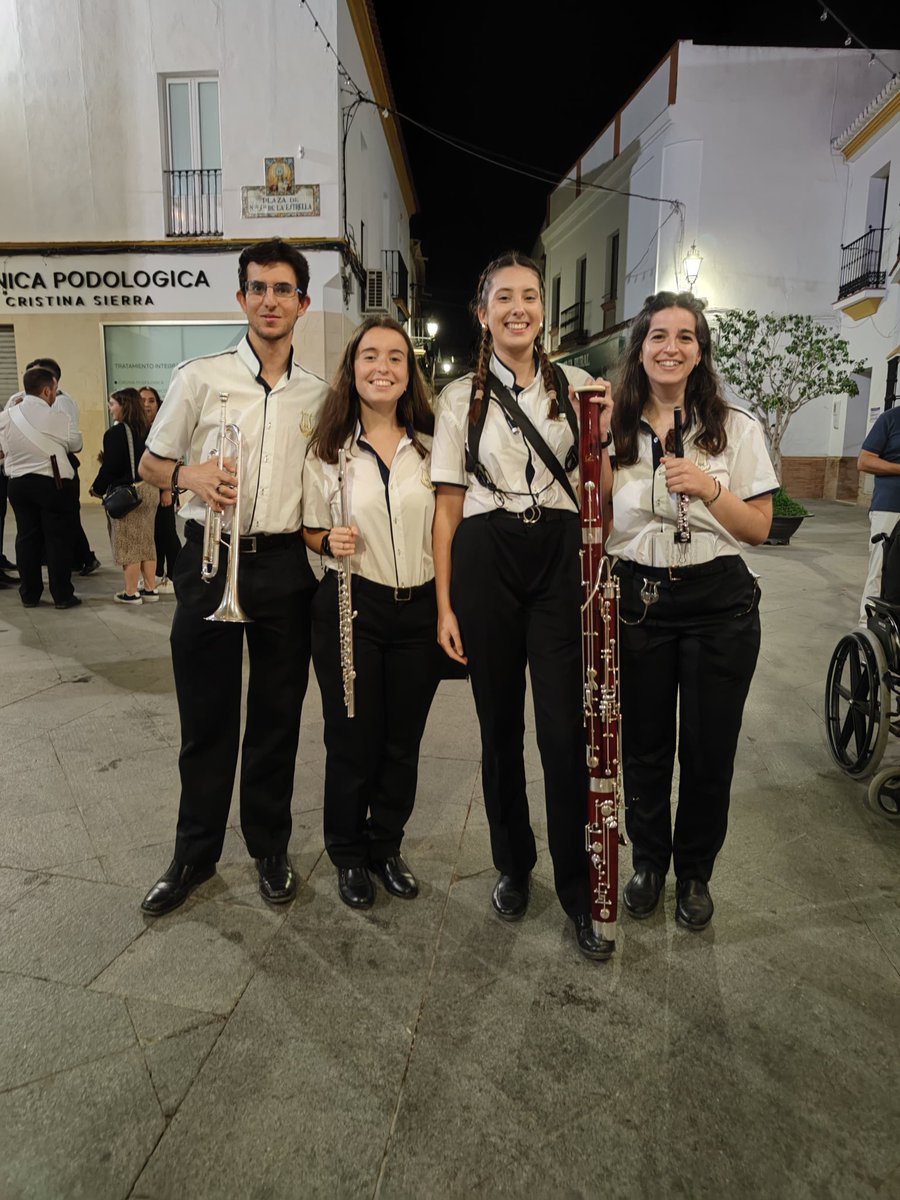 BandadeCoria's tweet photo. 🎼 Nuestro querido Fermín, Cristina, Isabel y Julia han sido seleccionados para el 𝐈 𝐄𝐧𝐜𝐮𝐞𝐧𝐭𝐫𝐨 𝐝𝐞 𝐥𝐚 𝐁𝐚𝐧𝐝𝐚 𝐉𝐮𝐯𝐞𝐧𝐢𝐥 de @federband.
¡Enhorabuena, compañeros! https://t.co/xklq9Qwzt2