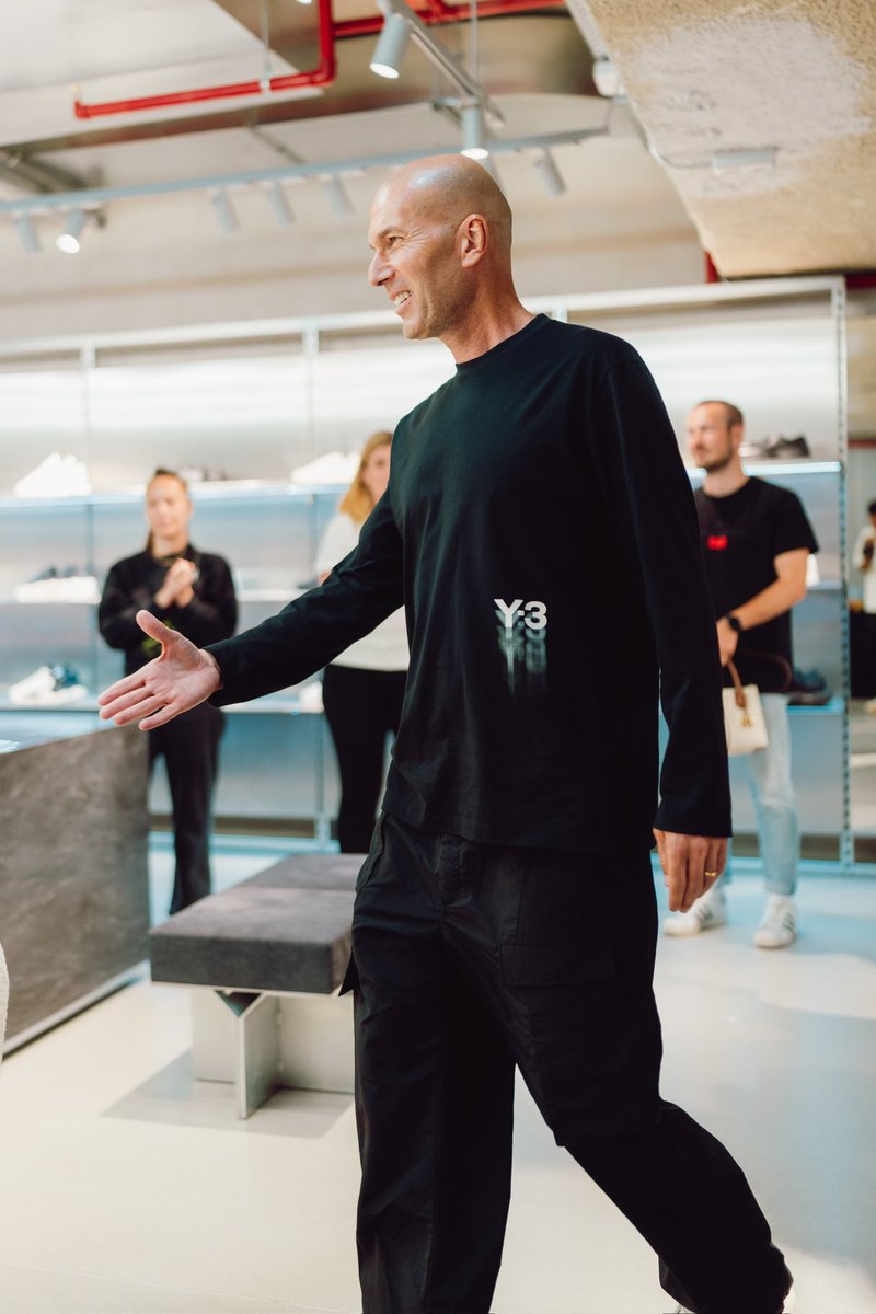 rakeem_madeit's tweet photo. Last work for @adidasFR 📸
Avec le goat, l’unique Zidane. 

Grâce à Dieu je peux vivre ce que genre de chose 🙏🏾 https://t.co/Yij5qIPhQY