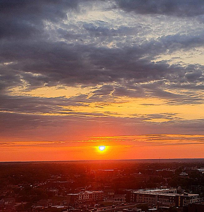 BarryVee's tweet photo. Remember, Love comes in actions, not words. Show what you are made of today. @wxbywilliams @siwinski @Sheriff_Baxter @herritt_sandra @LaurieEnos2 @stenec @CSCPROF @VOCROC @Jimmydreamsmb @RareCat @kathjf50 @RobynGrammatico @EnglishElective @joey_frascati @renalabue @ModiLaw #ROC https://t.co/8V78FduNya
