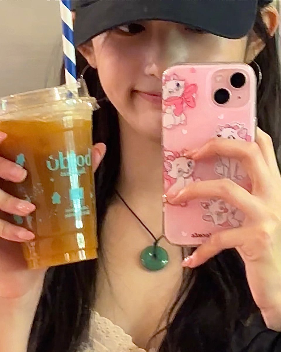 IVE_twt's tweet photo. 🧃👸🏻💕🧚🏻‍♀️

#IVE #아이브 #LEESEO #이서 https://t.co/k2vYRJh1Us
