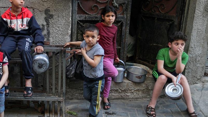 BrunoRguezP's tweet photo. Mientras gobierno EEUU intenta decidir por su cuenta futuro de Medio Oriente, genocidio de Israel en #Gaza ha provocado la muerte a más de 37.200 palestinos y los que sobreviven a esta masacre, principalmente los niños, sufren condiciones cercanas a la hambruna y la desnutrición. https://t.co/4hzaAW931h