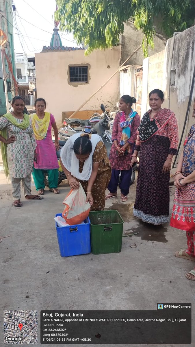 નિર્મળ ગુજરાત ૨.૦ હેઠળ "સ્વચ્છતા પખવાડિયા"ની ઉજવણીના ભાગરૂપે રોજ તા. ૧૧/૬/૨૦૨૪ ના રોજ ગણેશ ચોક, જેષ્ઠાનગર વિસ્તાર મા ધન કચરા ના વર્ગીકરણ ની સમજણ માટે ઝુંબેશ હાથ ધરવામાં આવી.
<a href="/sbmugujarat/">Swachh Bharat Mission Urban - Gujarat</a>
<a href="/CMOGuj/">CMO Gujarat</a>
@GujUDDept
#nirmalgujarat2 #swachchhgujarat2024