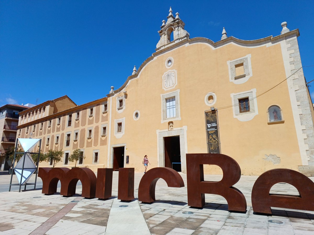 Ajunt_Benicarlo's tweet photo. 🆕🏛️ El #Mucbe estrena #retolació exterior, amb estes espectaculars lletres que no només #identifiquen el nostre espai cultural, sinó que també es convertiran en un punt de #referència #icònic per a #Benicarló 🌟 https://t.co/GbHHPxksE3